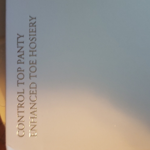 2 unopened packages of Vince Camuto size a/b nude control top enhanced toe hose - Picture 3 of 8